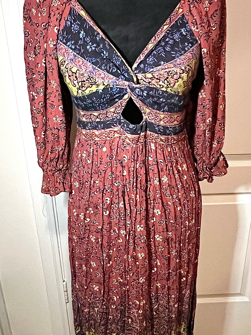 vintage-style Angie bohemian midi dress 
Floral Long-Sleeve Maxi Dress in Rust